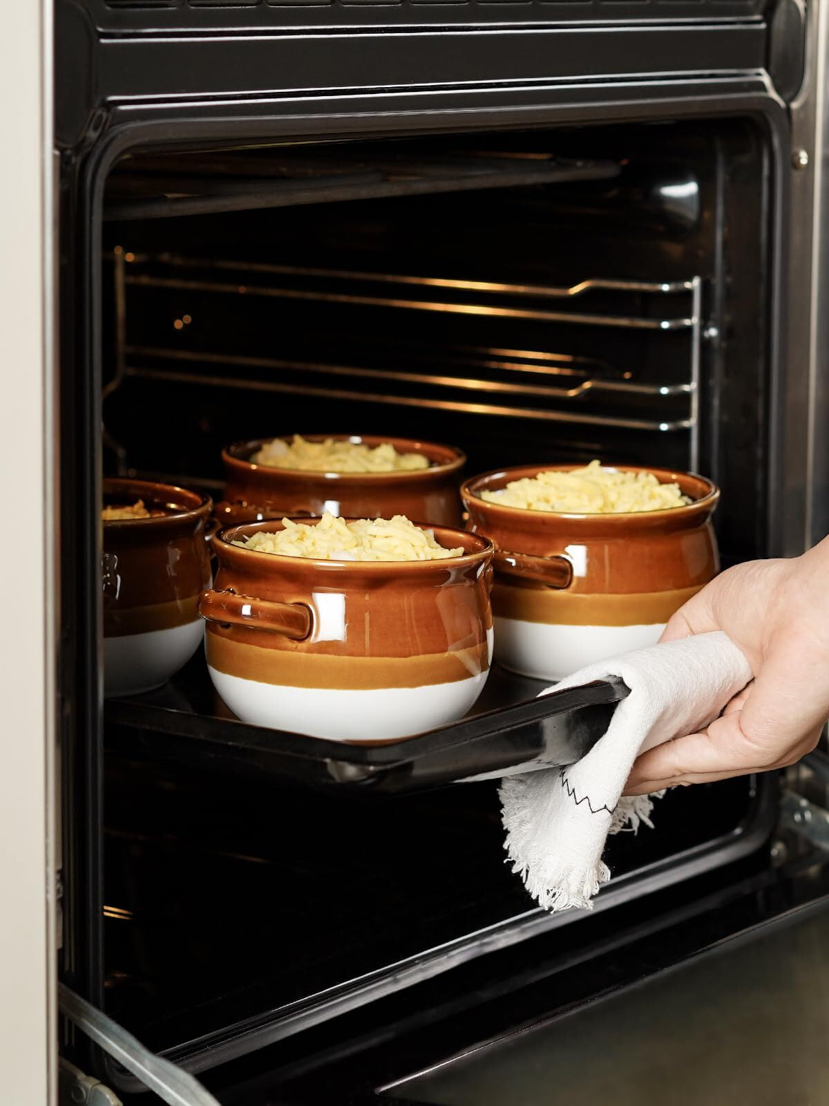 LE TAUCI 16 OZ Ceramic French Onion Soup Bowls with Handles, Set of 4 Soup Crock for Soup, Chili, Beef Stew, Cereal, Pot Pies Serving Bowls