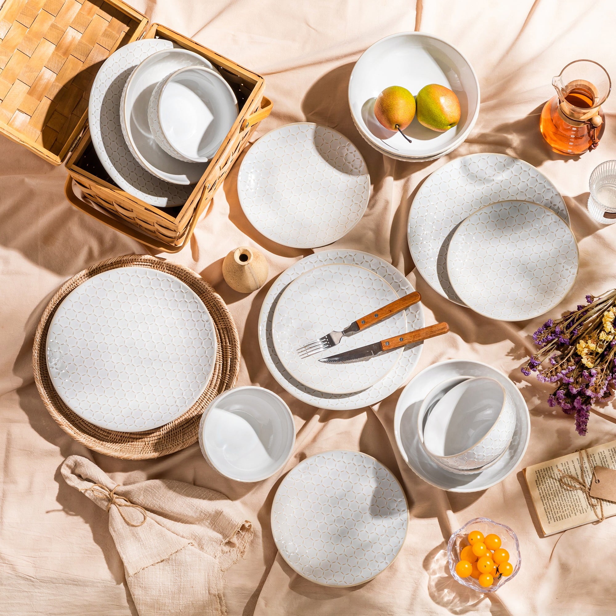 vancasso 16 Pieces Dinnerware Sets, Stoneware Plates and Bowls Set for 4, White Dish Set, Honeycomb Pattern